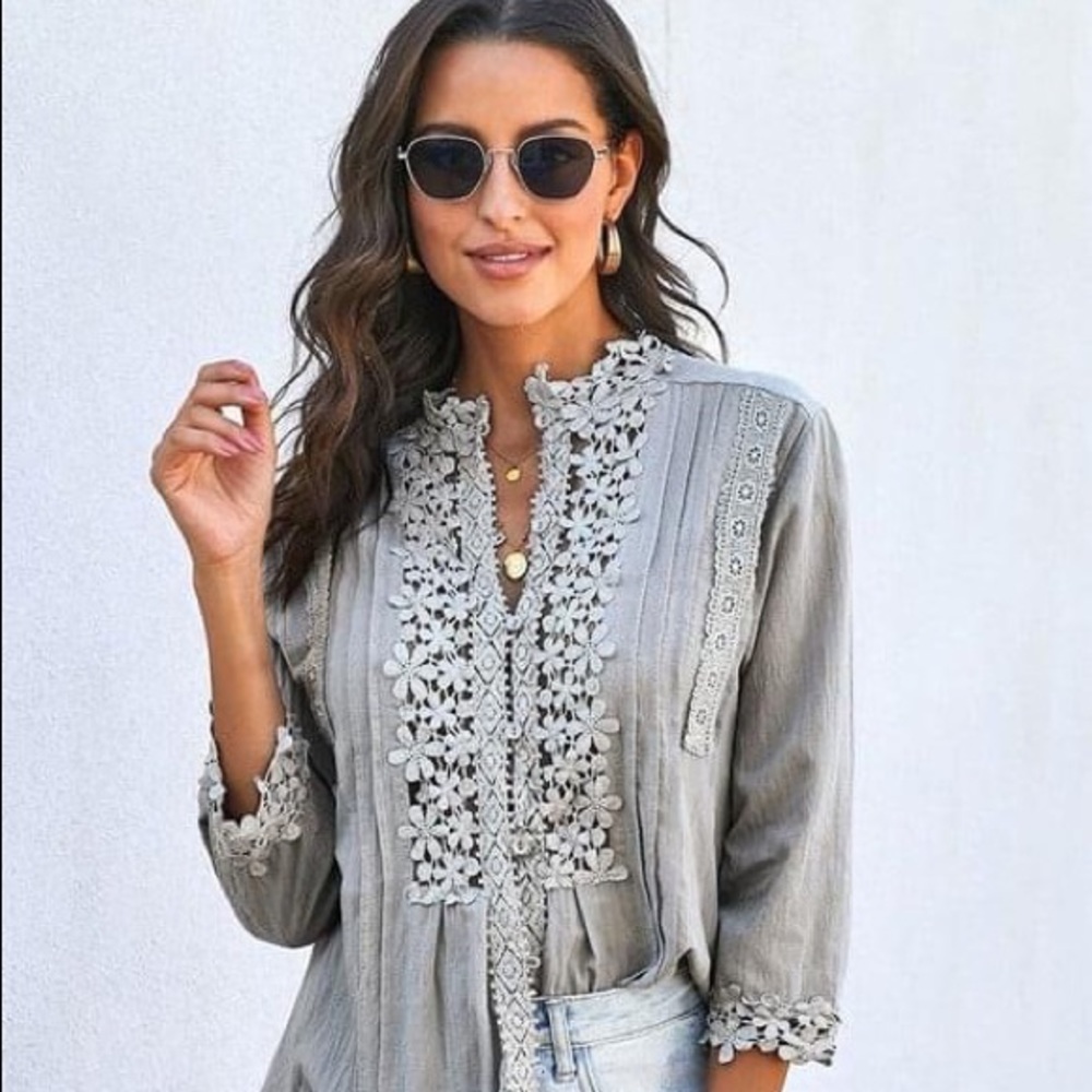 Gray 3/4 sleeve embroidered top